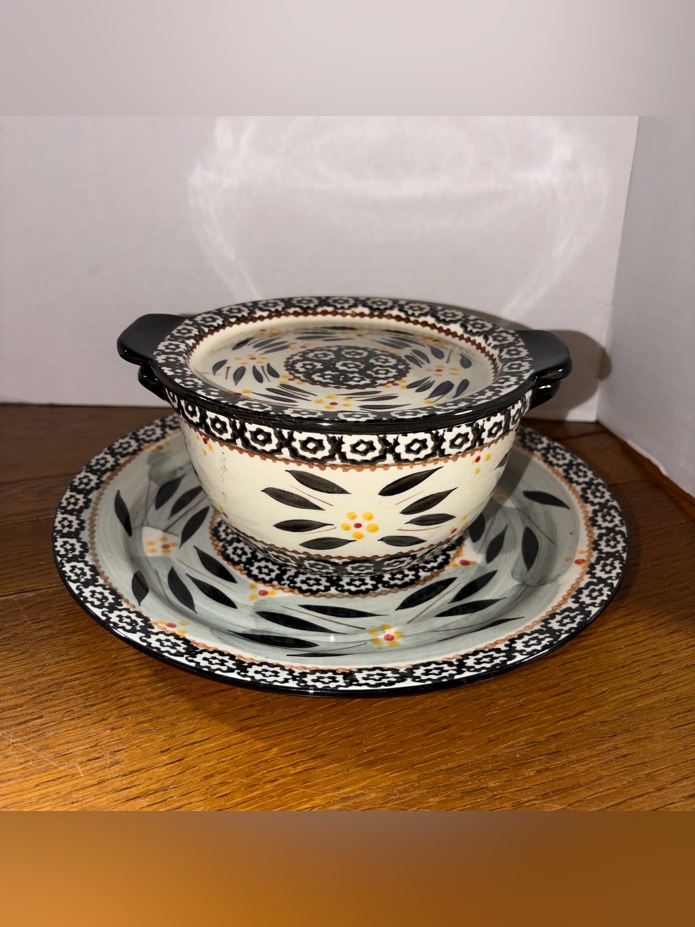 Temp-tations by Tara, Old World Black Ceramic 1 Qt Bowl with Lid And 10.5” Plate